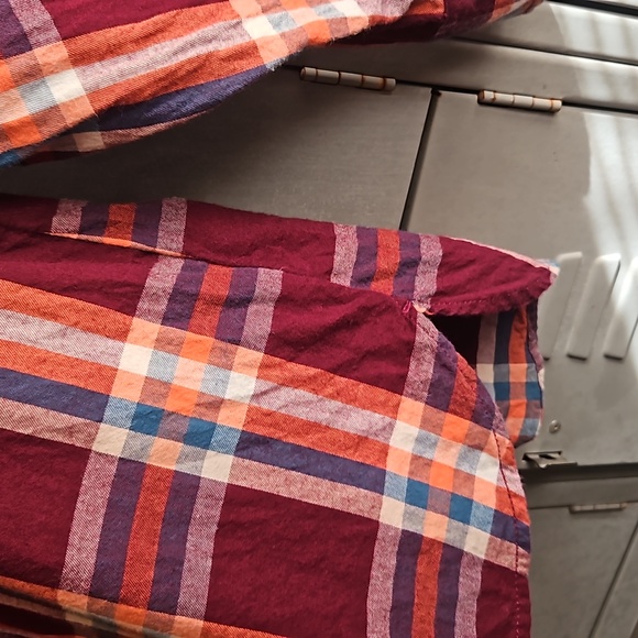 Ladies button down long sleeve flannel shirt ERROR on tag size see description - Picture 6 of 10